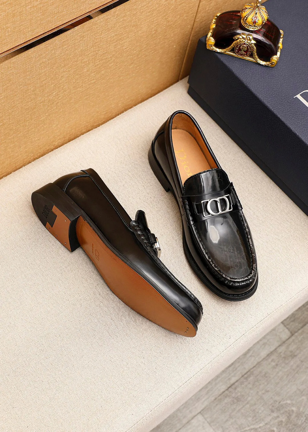 Men's shoes 💰480 💐 Product trademark: Dior "Dior" casual leather shoes Regular size: 39-44 (38.45.46🉑️Customized) Product materials: Selected Italian imported first-layer open-edge beaded cowhide leather upper + classic hardware buckle, imported water-dyed 🐂 cowhide lining. Strong three-dimensional visual effect, original outsole Color: 3⃣️colors available